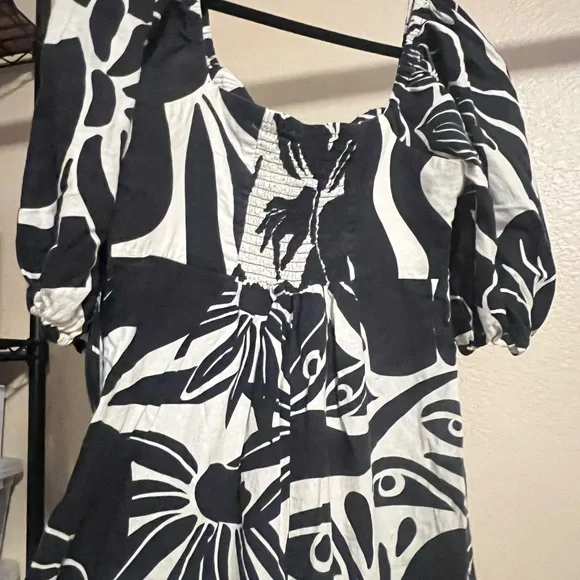 Farm Rio x Anthropologie Puff-Sleeve
Printed Linen Jumpsuit - Picture 8 of 15